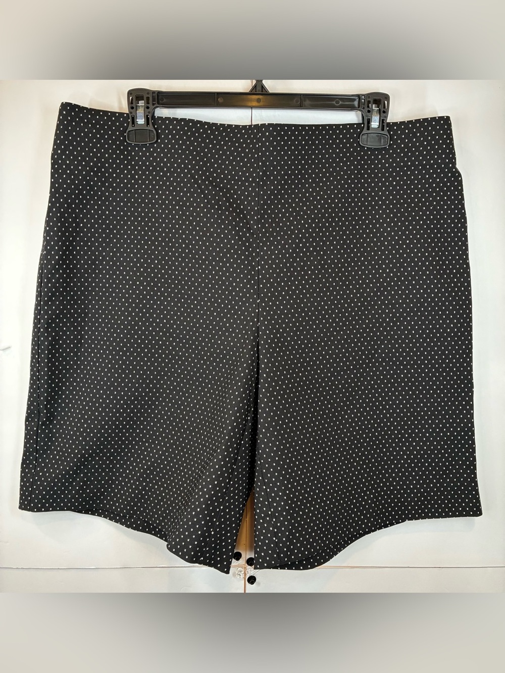 Chico's Perfect Stretch Black White Dot Print Bermuda Shorts US 12/Chicos Size 2